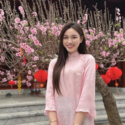 Công thức giúp mái tóc Đỗ Thị Hà óng ả, bồng bềnh