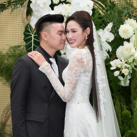 Hai kiểu tóc đơn giản tôn nhan sắc nàng dâu hào môn Đỗ Thị Hà