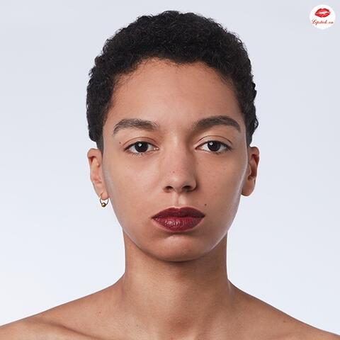 2 màu son có thể khiến phụ nữ trông già hơn tuổi