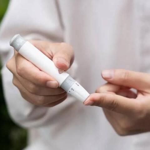 Không chỉ đồ ngọt: 3 nhóm thực phẩm quen thuộc có thể khiến đường huyết tăng và vòng eo ngày càng lớn