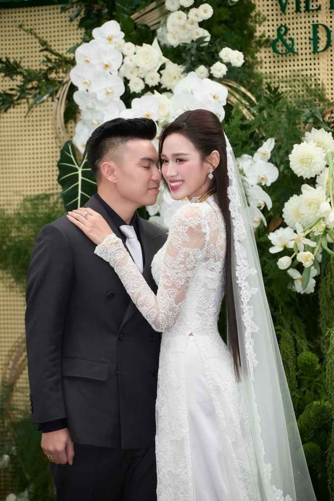 Hai kiểu tóc đơn giản tôn nhan sắc nàng dâu hào môn Đỗ Thị Hà