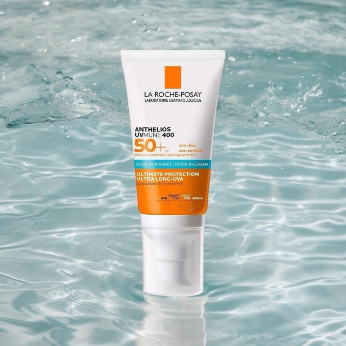 La Roche‑Posay Anthelios Oil Control Gel‑Crème SPF50+   Kem chống nắng phổ rộng, phù hợp da dầu hoặc hỗn hợp. Chống được UVA & UVB và có công nghệ kiểm soát dầu giúp da khô thoáng, không gây mụn. Giá tham khảo: 530.000 đồng