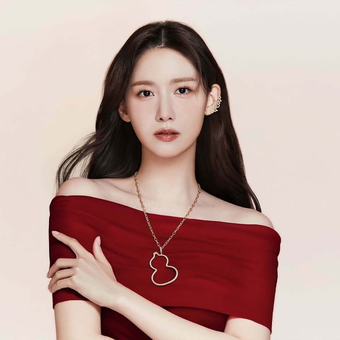 Suốt gần hai thập kỷ hoạt động nghệ thuật, Yoona (SNSD) vẫn giữ hình ảnh trong trẻo, làn da mịn màng và thần thái tươi trẻ.