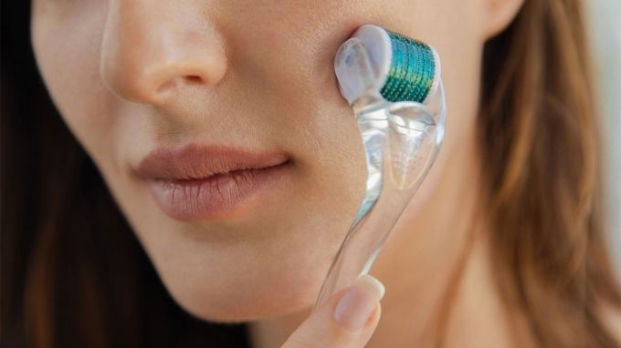 Nếu có ý định thực hiện liệu trình lăn kim trị mụn hoặc peel da, bạn nên thực hiện ngay lúc này.