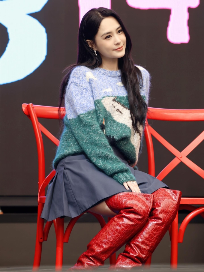 Chung Hân Đồng thú nhận càng có tuổi cô thấy cơ thể càng dễ tăng cân và khó giảm hơn khi còn trẻ.