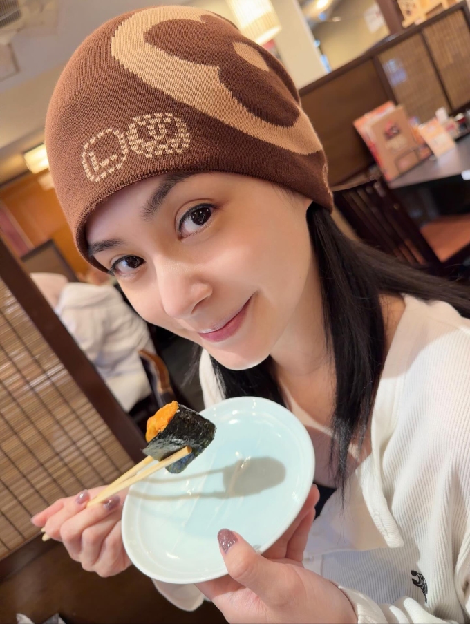 Chung Hân Đồng tự đặt ra quy tắc chỉ ăn no khoảng 70-80% để hạn chế dư thừa calo, tích tụ thành mỡ thừa.