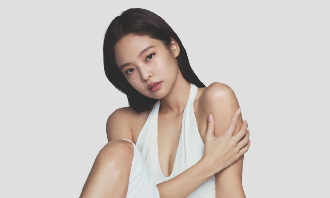 Hiện phong cách làm đẹp của Jennie tiếp tục ảnh hưởng mạnh đến giới trẻ Hàn Quốc, đặc biệt ở xu hướng ưu tiên làn da khỏe tự nhiên, ít lớp trang điểm nhưng vẫn giữ được độ rạng rỡ.
