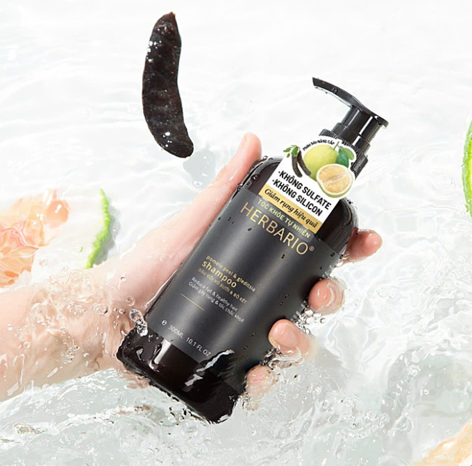 Herbario đáp ứng tiêu chí 5 không - loại bỏ sulfate, silicon, paraben, cồn và dầu khoáng, hạn chế tình trạng tích tụ hóa chất trên da đầu trong quá trình dùng lâu dài. Ảnh: Herbario